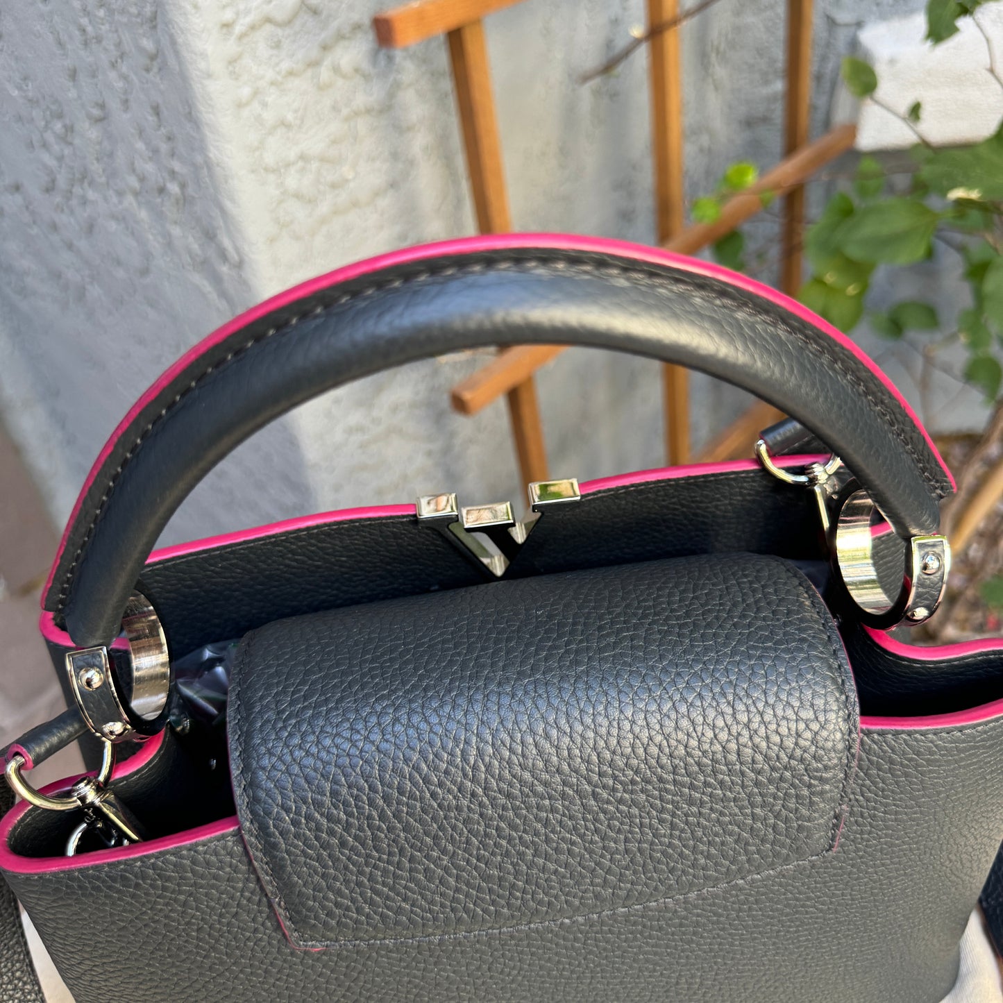 Louis Vuitton Taurillon Capucines PM Cobalt Fuchsia