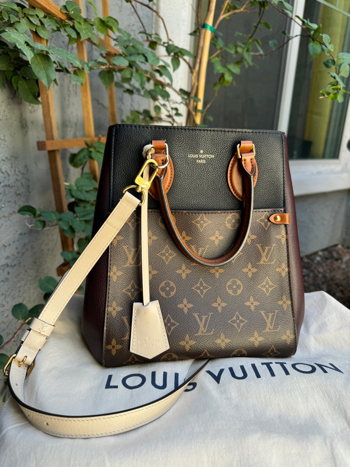 Louis Vuitton Fold Tote MM