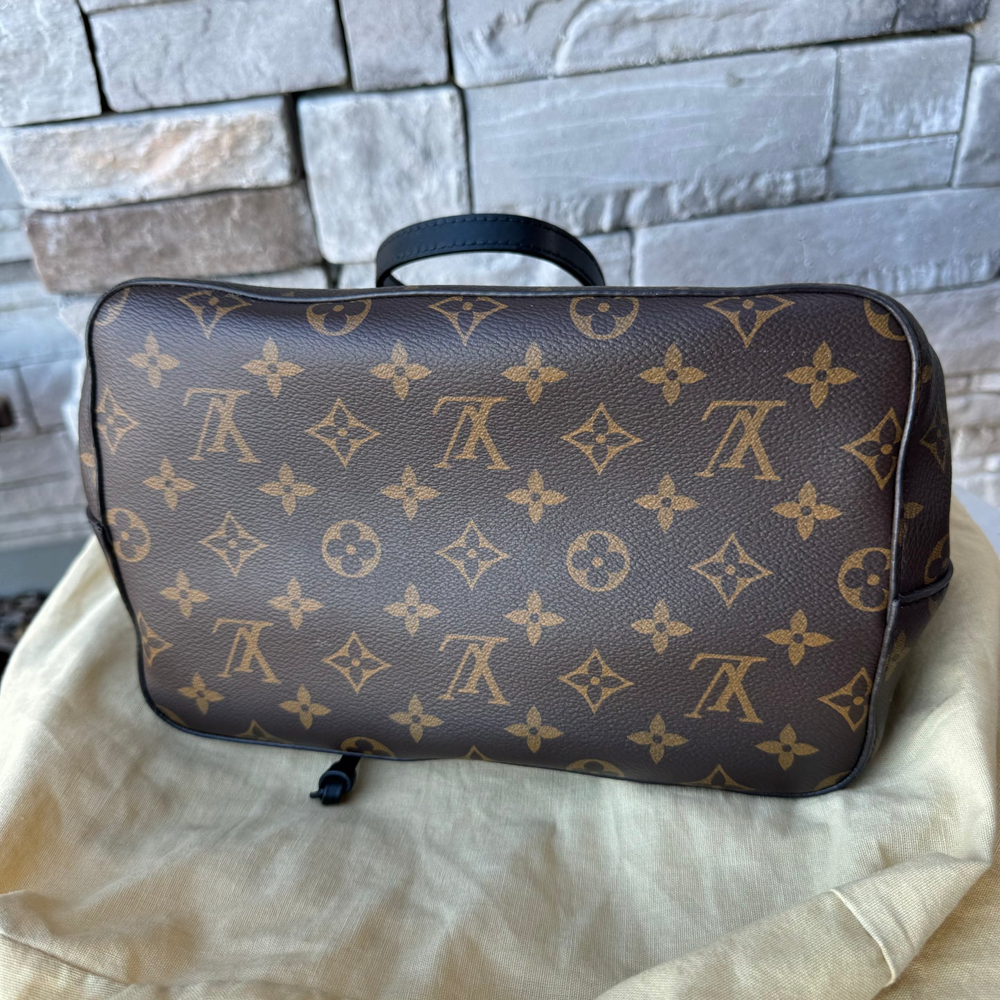 Louis Vuitton Monogram Neonoe MM