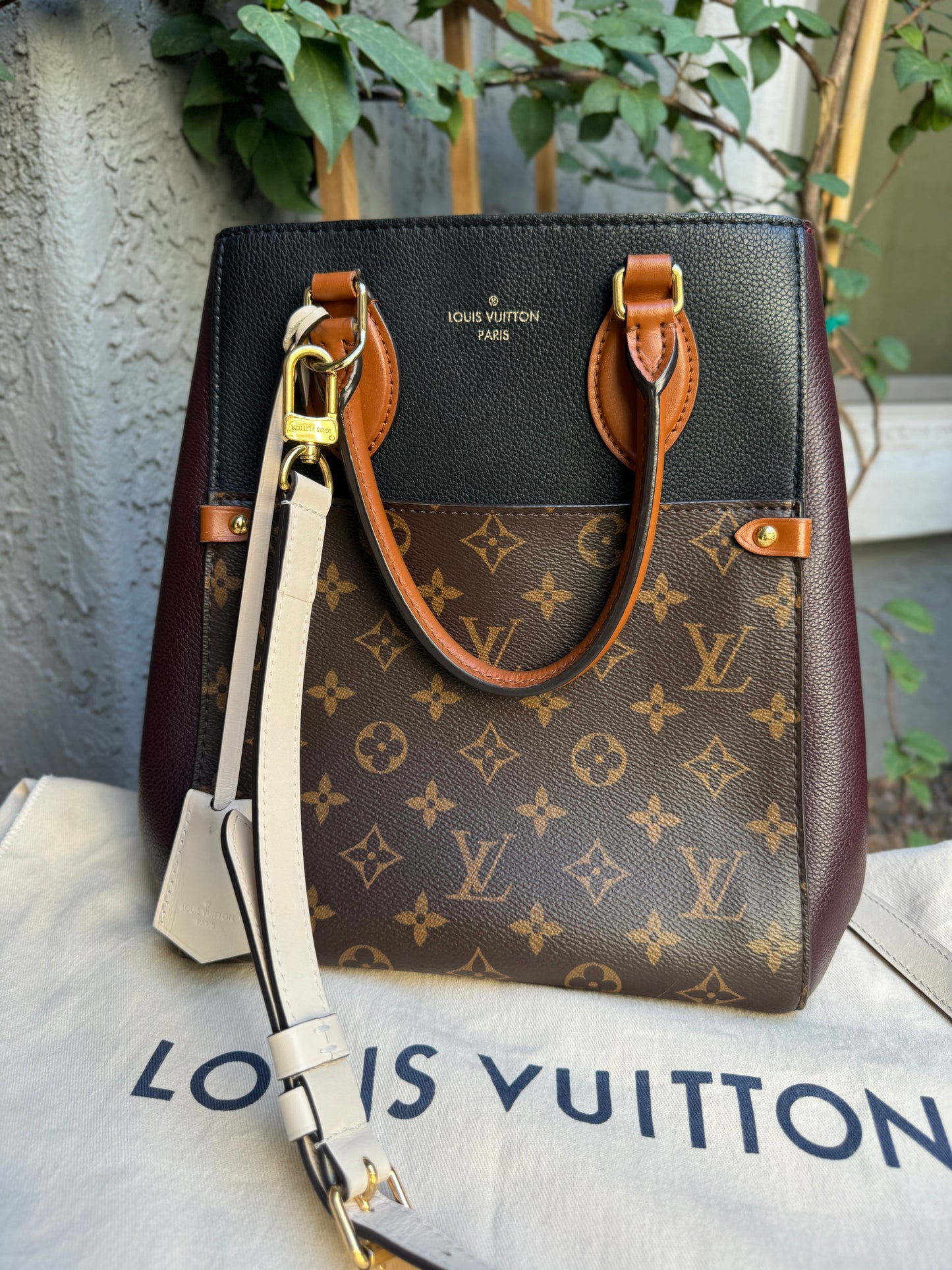 Louis Vuitton Fold Tote MM