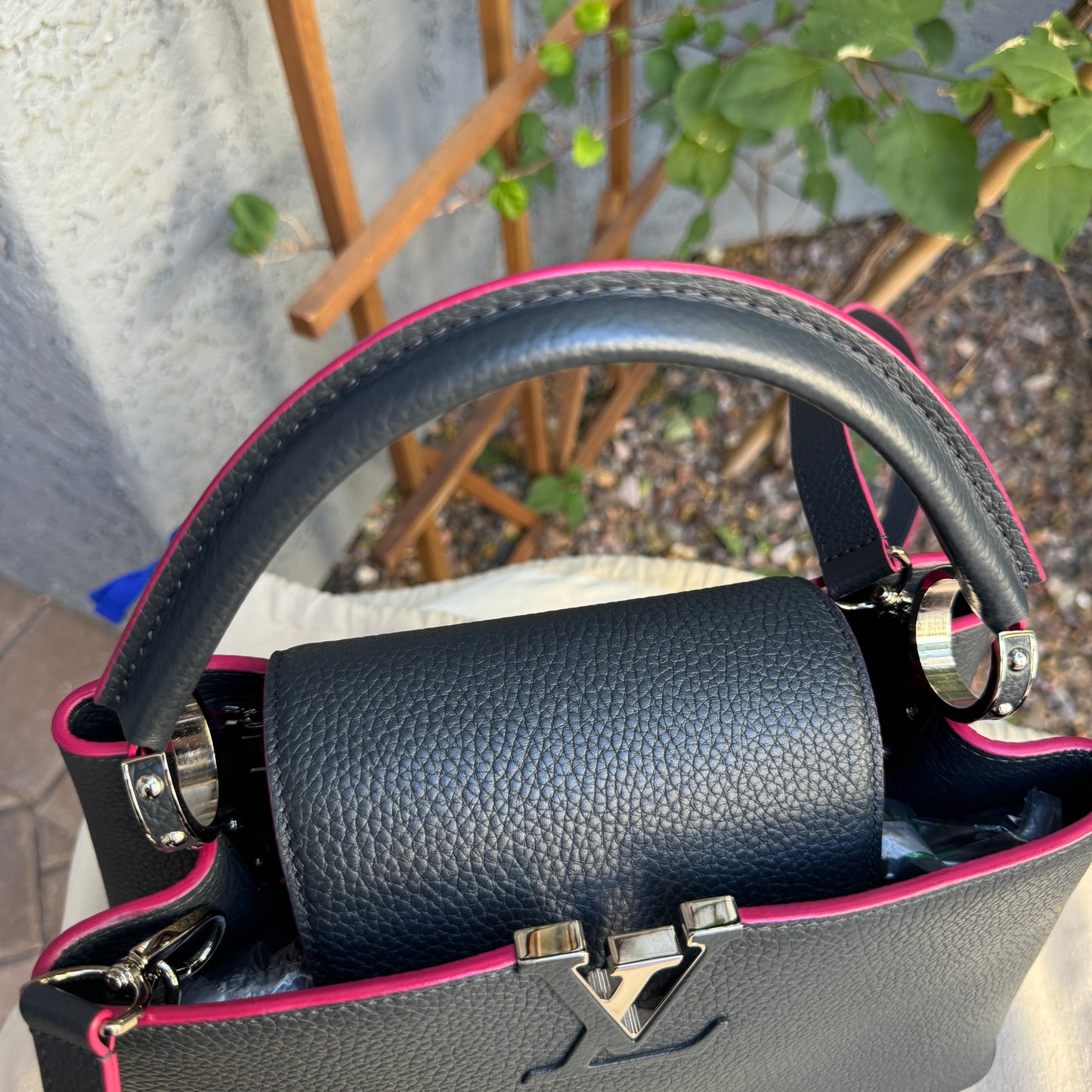 Louis Vuitton Taurillon Capucines PM Cobalt Fuchsia