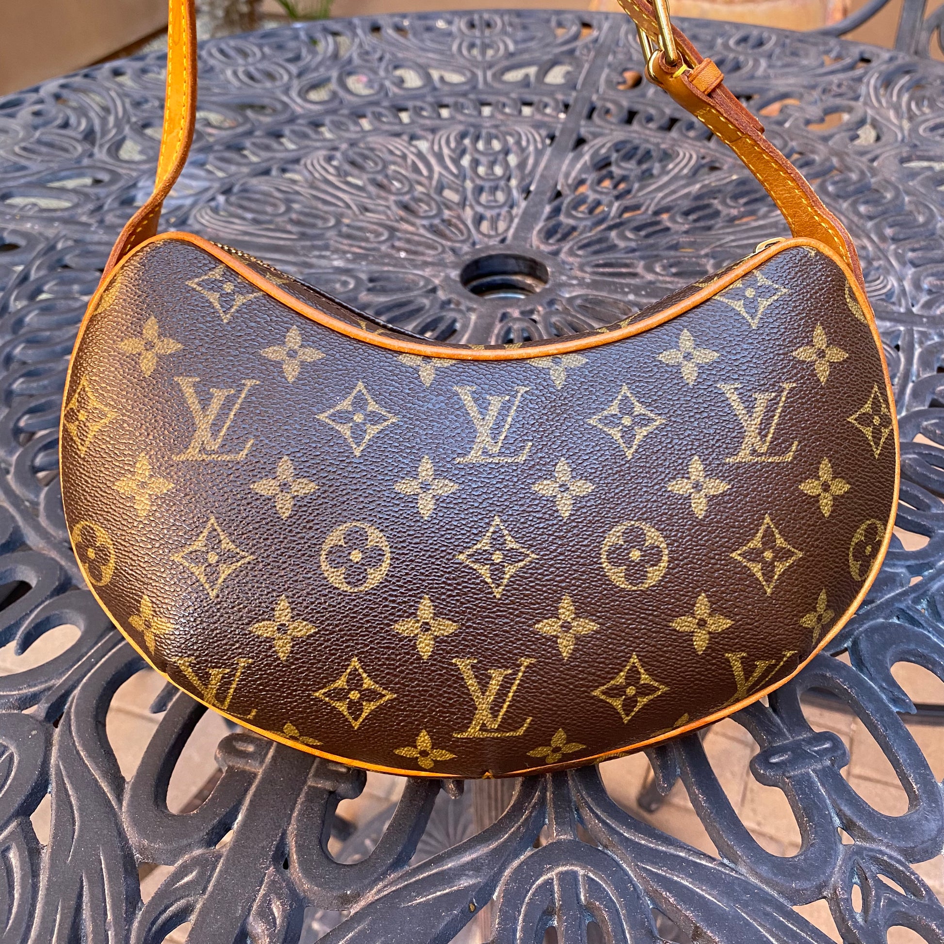 Louis Vuitton Monogram Croissant PM Baguette Bag – I MISS YOU VINTAGE